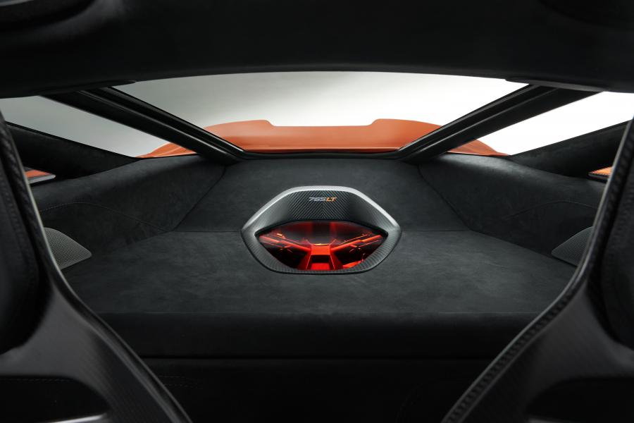 Детали интерьера McLaren 765LT 2020 года  (UK) (фото 32 из 35)